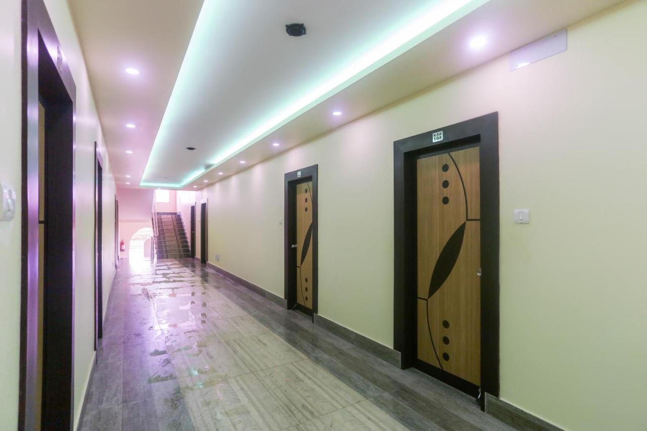 Oyo 60771 New Puri Hotel Экстерьер фото
