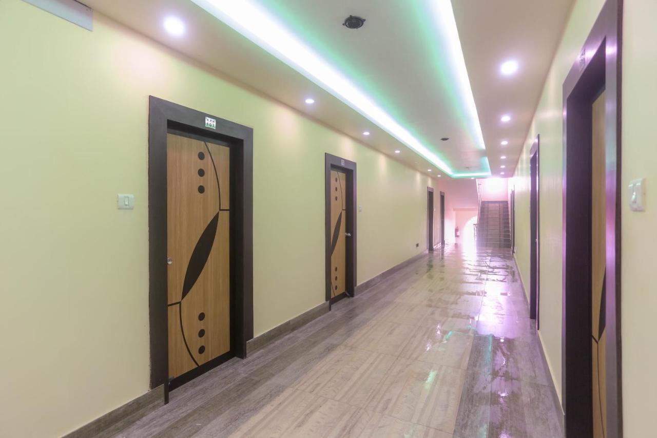 Oyo 60771 New Puri Hotel Экстерьер фото