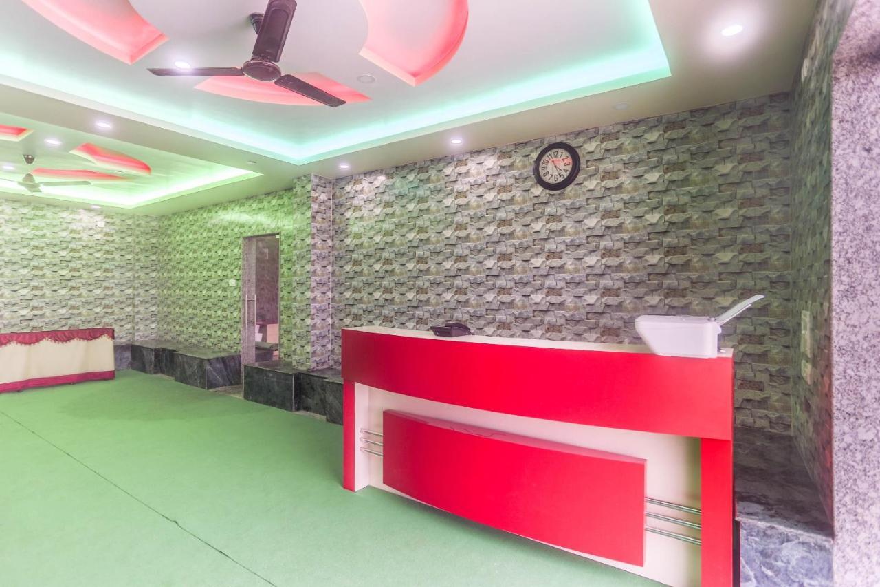 Oyo 60771 New Puri Hotel Экстерьер фото